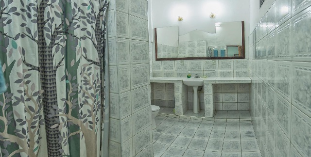 'Bathroom1' Casas particulares are an alternative to hotels in Cuba.